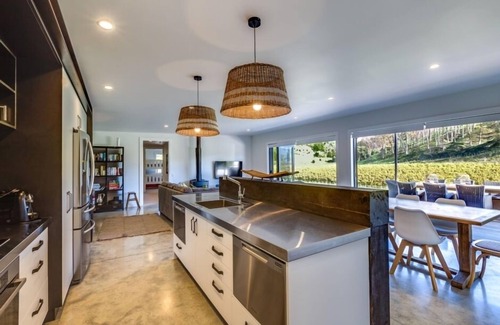 Eskdale Villa | Secluded Vineyard Villa, one of nBookabach’s 2025 Holiday Homes of the Year