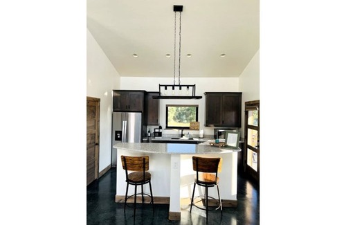 Montrose County House | Secluded Winiarski Cabin on Vineyard with Hot Tub
