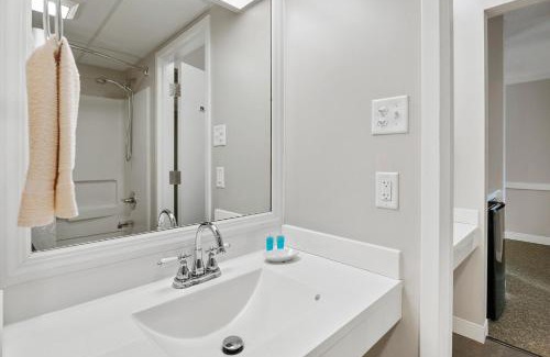 North East House | Second Floor Deluxe Suite Bay View