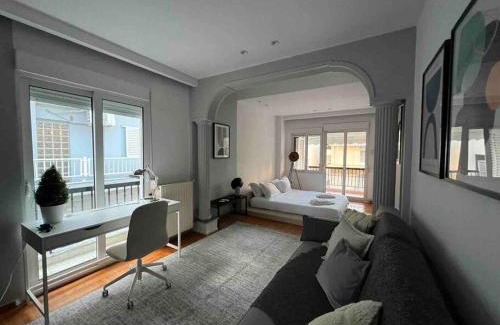 Kalamaria Apartment | Secret Colors of Thessaloniki