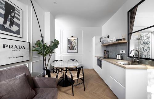 Monte Carlo City Centre Apartment | Secret Contemporary Courtyard