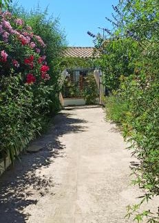 Valergues Apartment | Secret Garden - Chez Gilles et Tra - Maison d hôte -T2 super mignon, neuf et indépendant , dans cadre agréable et zen