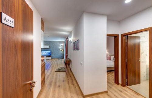 Smolyan Apartment | Secret Lake 533 at Oak Residence