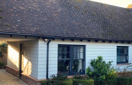West Mersea House | Secret Mersea Retreat - a stroll from the anchorage!