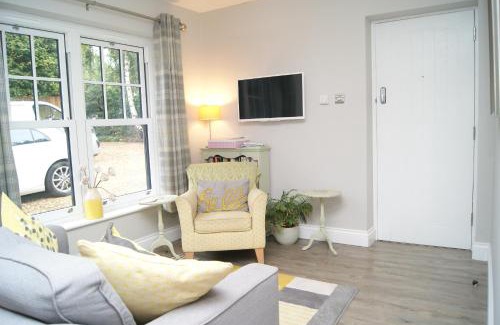 West Mersea House | Secret Mersea Retreat - a stroll from the anchorage!