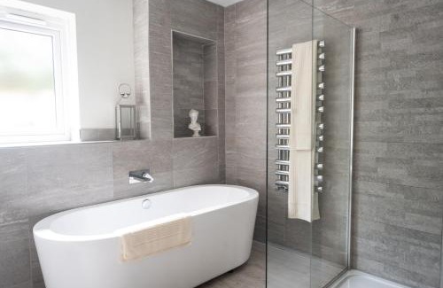 West Mersea House | Secret Mersea Retreat - a stroll from the anchorage!