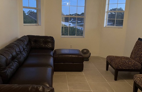 Port Malabar House | SECRET TREASURE Delightful 3-bedroom estate in Palm Bay with AC, WiFi