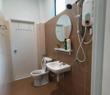 Malacca City House | SecreteGarden627 3 storey 5r4b PartyHome 12-20pax