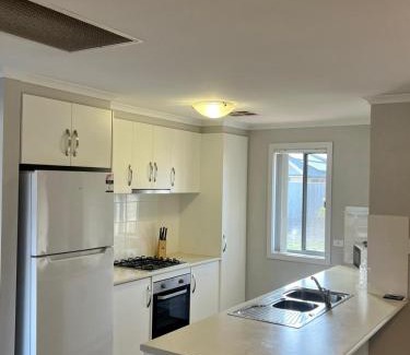 Whyalla Jenkins Apartment | Secure 4BR Garage Whyalla