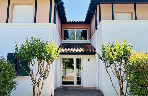 Cambo-les-Bains Apartment | Secure Apartment with Pool, Parking, Internet - Close to Spa, 1BR, Sleeps 2, Cambo-les-Bains