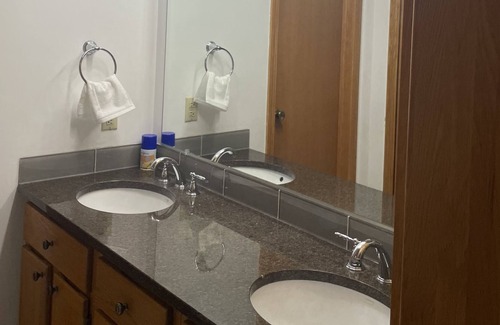 Lincoln House | Security midtown 3 minutes from lake park