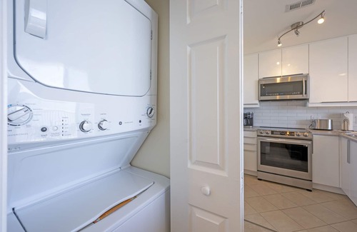 St. Petersburg - Clearwater Condo | See dolphins from the balcony! Hot tub and pool. Renovated & fully equipped.#410