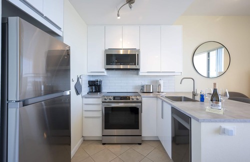 St. Petersburg - Clearwater Condo | See dolphins from the balcony! Hot tub and pool. Renovated & fully equipped.#410