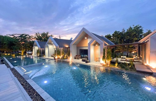 Sawang Daen Din Resort | See Stars & Forest Resort