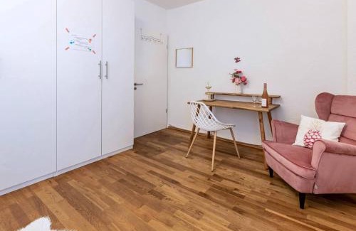 Konstanz House | seeglueck OASE - Charmante Unterkunft mit Garten Gästezimmern und Tiny House nahe Universität Insel Mainau und See in Konstanz