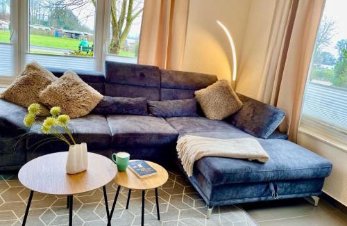 Lembruch Apartment | Seeliebe, 300 Meter zum Wasser, mit Terrasse und Garten