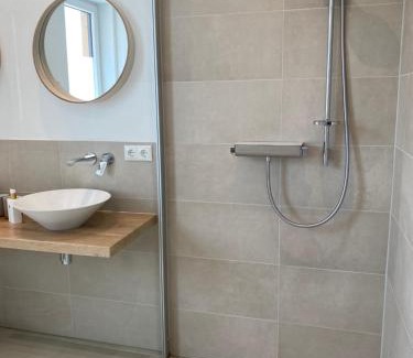 Schwerin Apartment | SEELIEBE Apartments - teilweise mit privater Sauna, Seeblick, Parkplatz, WLAN