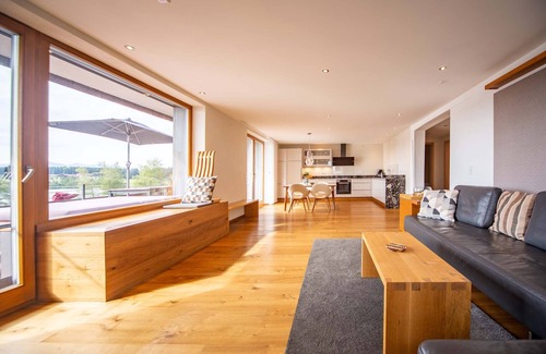 Pelham Apartment | SEEN:sucht, 96 sqm first floor, 2 separate bedrooms