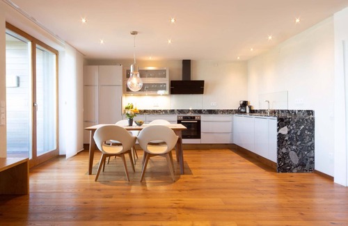 Pelham Apartment | SEEN:sucht, 96 sqm first floor, 2 separate bedrooms
