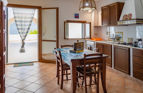 Favignana Apartment | SEGESTA Apt: Mediterranean-style in the center of Favignana, 300m from Sea