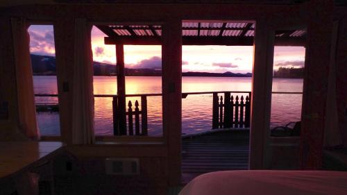 Alert Bay Hotel | Seine Boat Inn