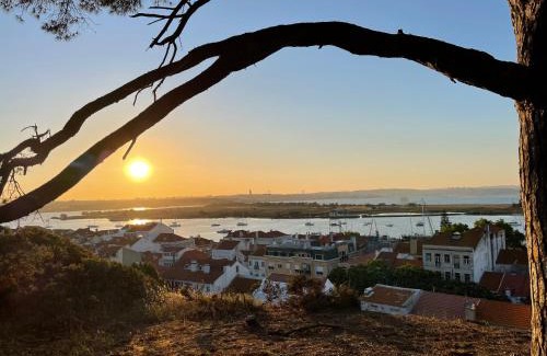 Seixal Apartment | Seixal Bay House!