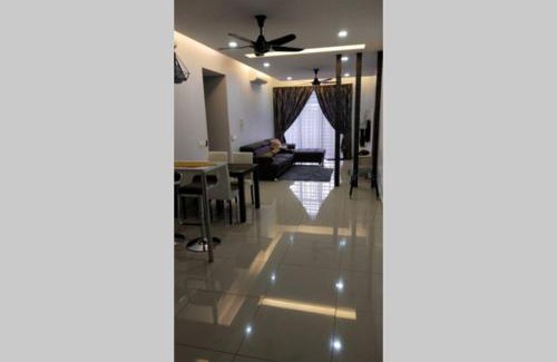 Batu Caves Apartment | Selayang 18 Lovely 2R2B, Netflx and Wi-Fi provided
