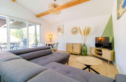 Bormes-Les-Mimosas Villa | SELECT'soHOME - Maison neuve avec piscine - Parking inclus - EVASION