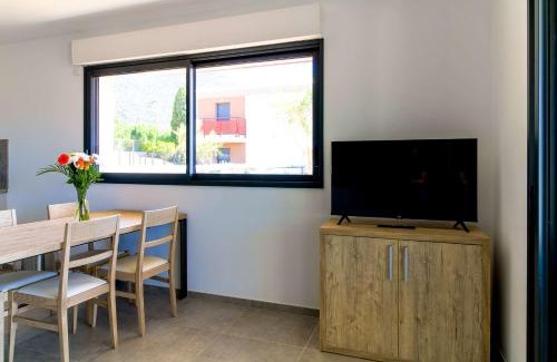 Le Lavandou Apartment | SELECT' - T3 avec vue mer, parking et piscine à Saint-Clair au Lavandou - 180SUD-B11