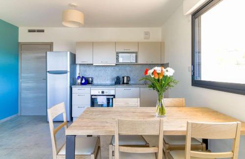 Le Lavandou Apartment | SELECT' - T3 avec vue mer, parking et piscine à Saint-Clair au Lavandou - 180SUD-B11