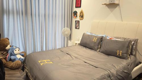 District 9 Apartment | Selena
