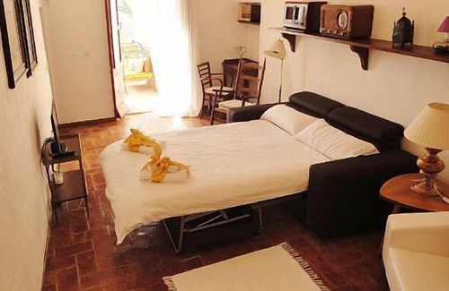 Avinyonet de Puigventos Cottage | Self catering Can Barraca for 5 people