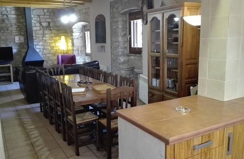 Montfalco Murallat Cottage | Self catering Cal Gomà for 14 people