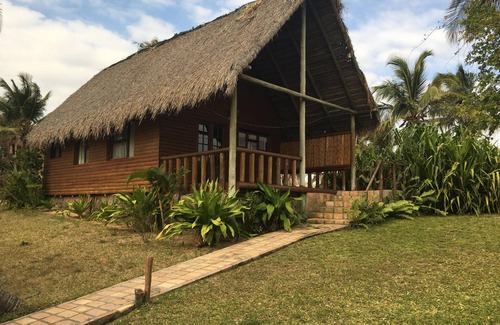 Inhambane Ski Chalet | SELF CATERING HOLIDAY ACCOMMODATION IN BARRA, INHAMBANE, MOZAMBIQUE