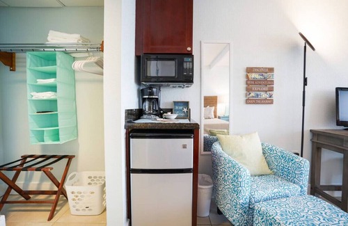 Ruskin Condo | Self Check in, Professionally cleaned, Beach Resort, Onsite Restaurants, Daily Live Music!