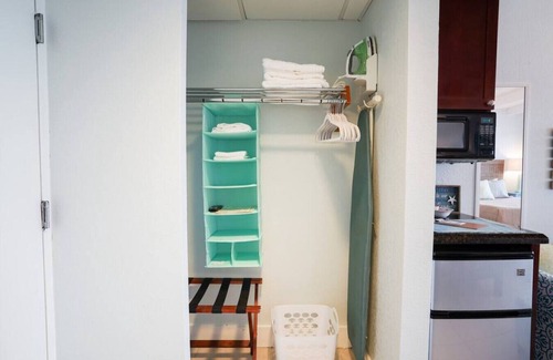 Ruskin Condo | Self Check in, Professionally cleaned, Beach Resort, Onsite Restaurants, Daily Live Music!