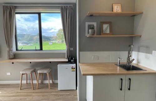 Te Miro House | Self check-in studio with bathroom