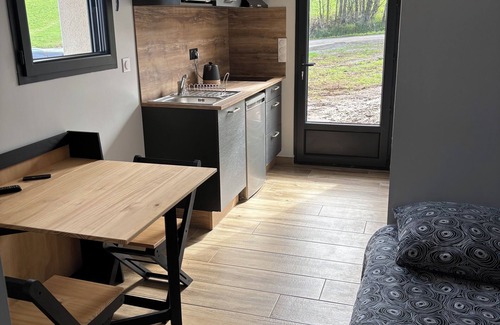 Forest-Saint-Julien Apartment | Self-contained studio in family home