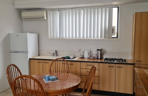 Wynnum Apartment | Self contained bayside unit close to waterfront, markets and Wynnum & Manly CBD