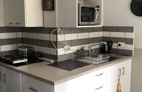 Coorparoo House | Self Contained Guest Suite with Private Entrance