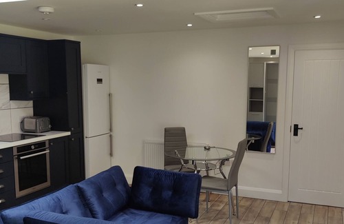 George Green Apartment | Self Contained Luxury Studio Apartment Close to Windsor Eton Heathrow Legoland