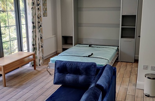 George Green Apartment | Self Contained Luxury Studio Apartment Close to Windsor Eton Heathrow Legoland
