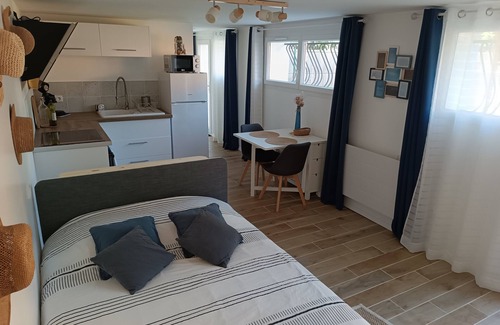 Bergerac Apartment | Self-contained studio near town center