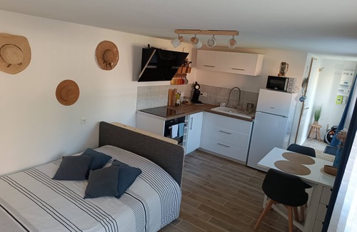 Bergerac Apartment | Self-contained studio near town center