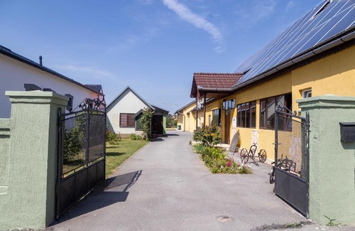 Svajcarnica Bed & Breakfast | Seljačko domaćinstvo Juršić