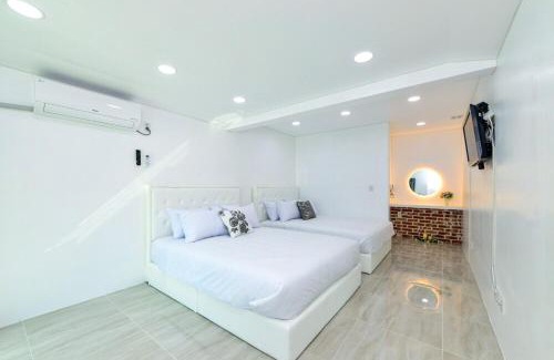 Buk House | Sellin Onsu Swimming Pool Pension