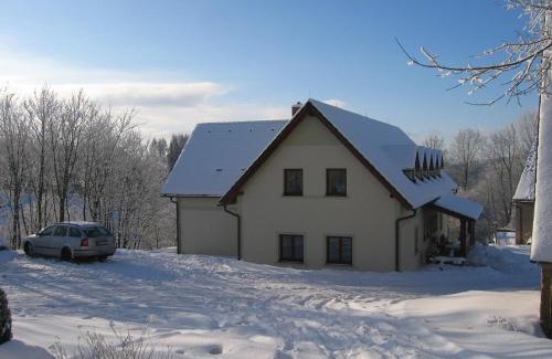 Police nad Metuji House | Selský dvůr 2