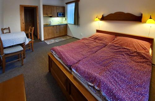 Police nad Metuji House | Selský dvůr 2