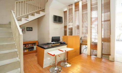 Surabaya Hotel | Semampir Residence By Occupied