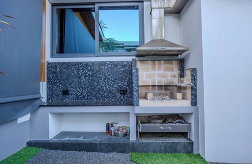 Choeng Thale Villa | Semi 4BR Layan Cove - In/Outdoor Living w/Pool & Sauna, 10 Min to Layan